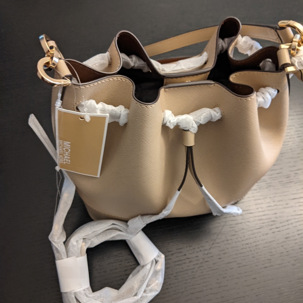 💥💥Michael Kors Trista Leather Bucket Bag medium